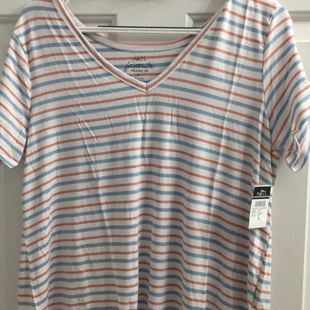 🎉💕BEAUTIFUL BNWT RUE 21 LRG RELAXED TEE TOP💕🎉
